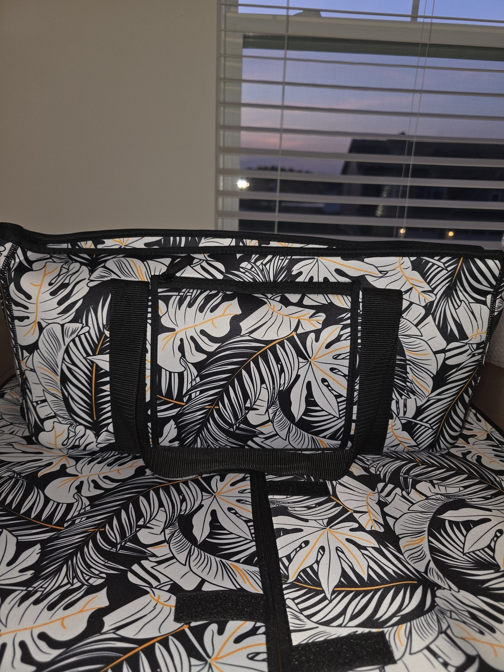 EdenRiver Tropical Leaf Print Tote Bag in Black & White, American Mahjong Bag - Picture 7 of 16